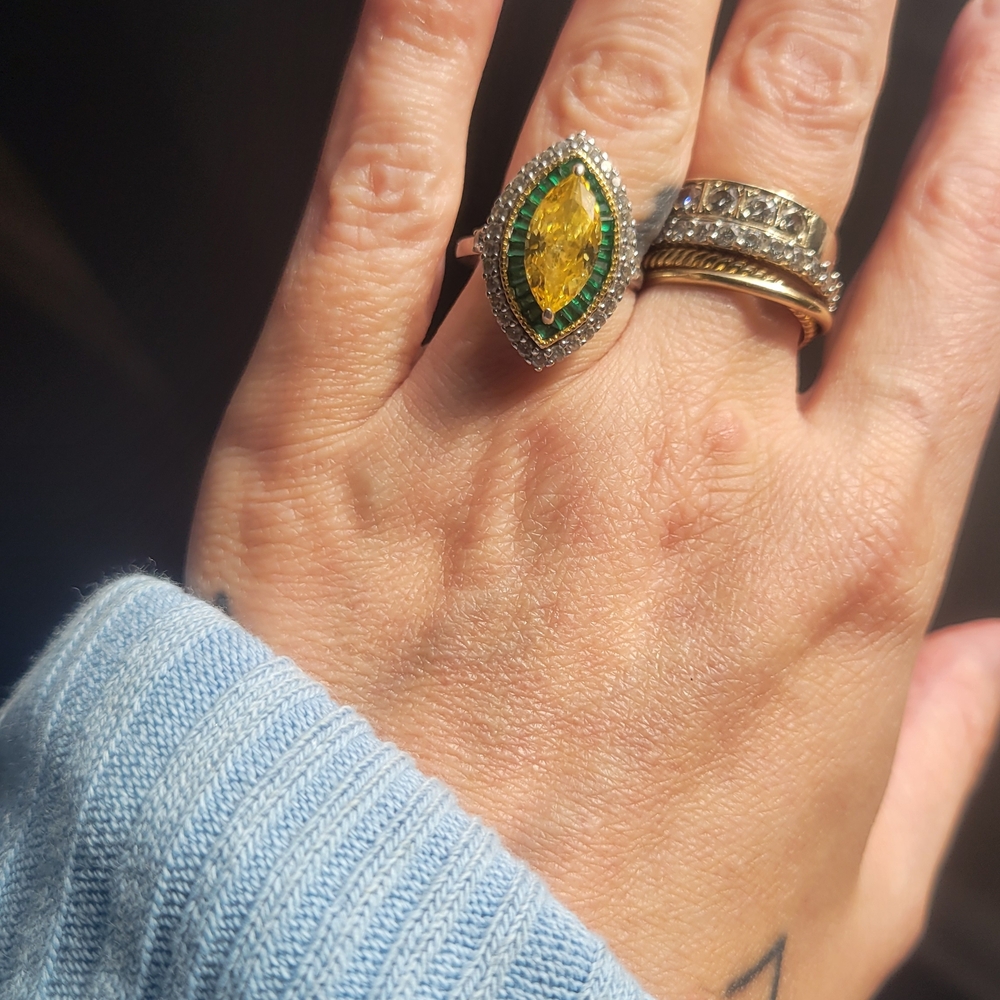 Elegant Citrine Gemstone Ring in 925 Silver.